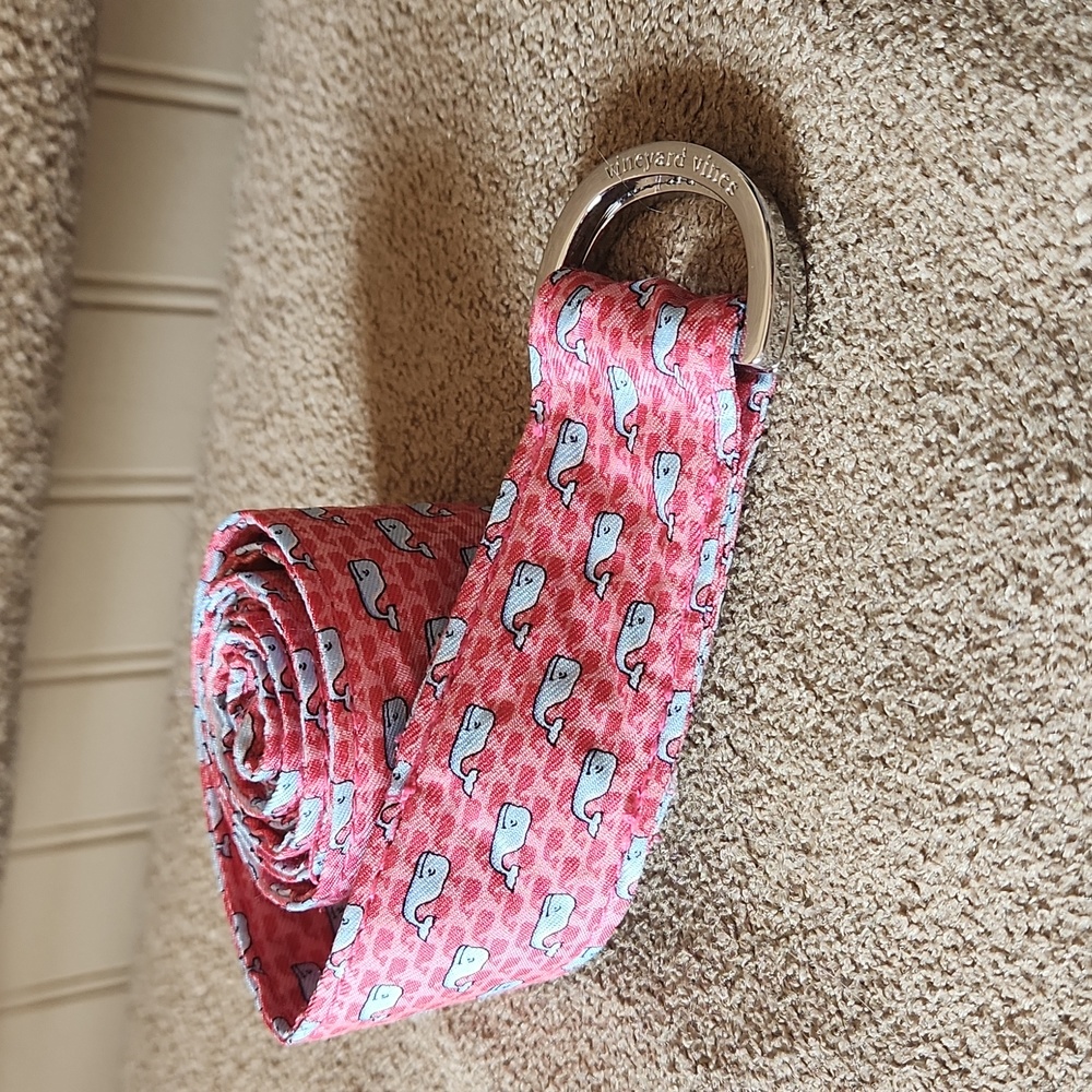 EUC Vineyard Vines silk mens belt medium whales pink baby blue ocean